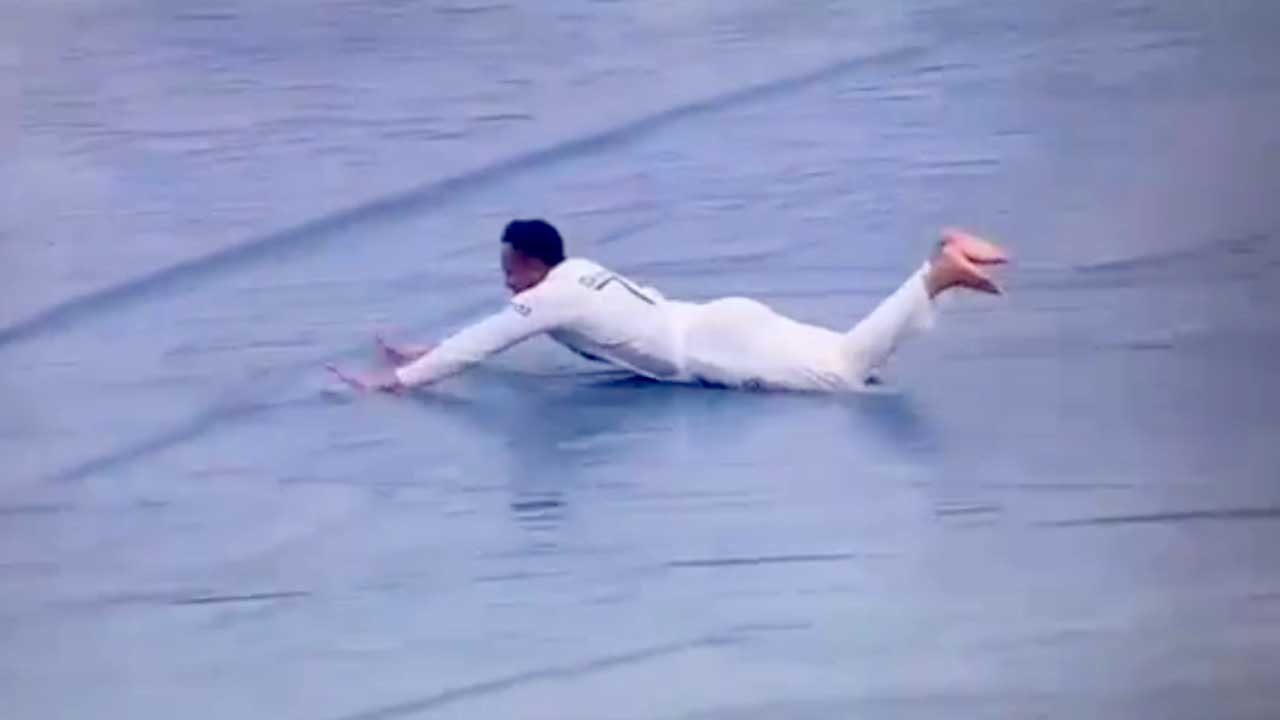 বৃষ্টিতে খেলা বন্ধ, তাই মিরপুরের পিচে সাকিবের ছেলেমানুষী।