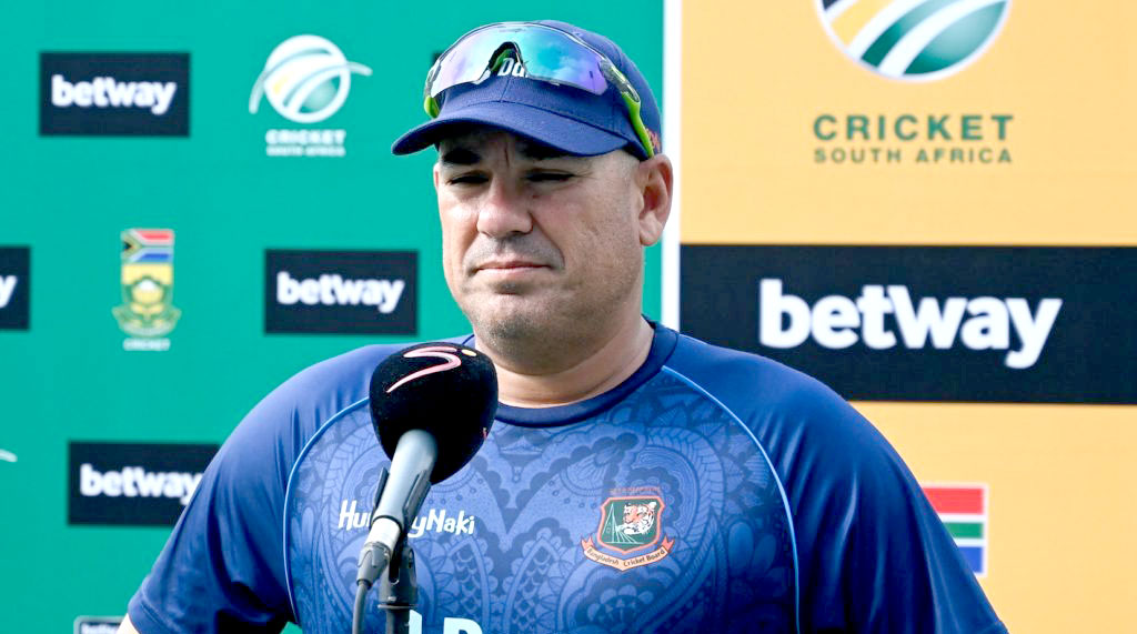 পদত্যাগ করেছেন সাকিবদের হেড কোচ রাসেল ডোমিঙ্গো।