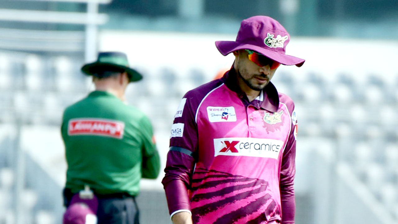 শুধু মাত্র ক্যাপ্টেন্সি করার জন্যই কি খেলতে নামেন মাশরাফি?