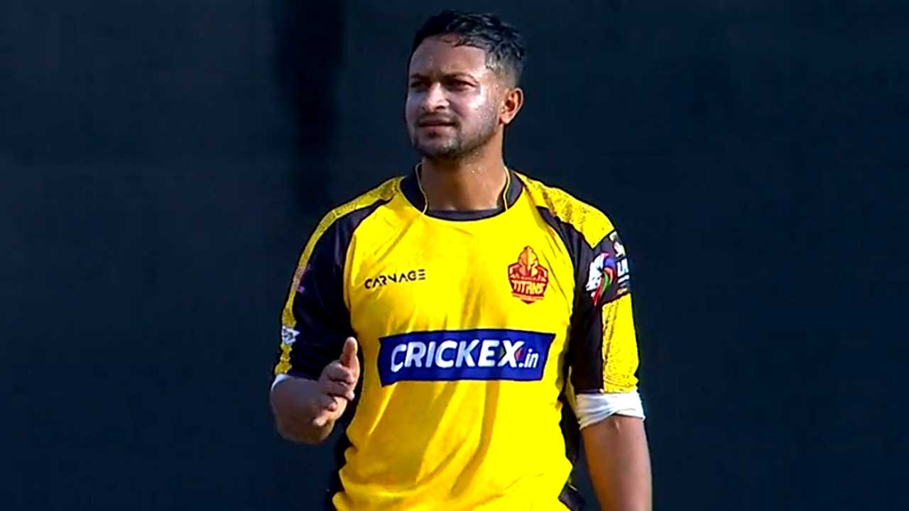 টানটান উত্তেজনার ম্যাচে সুপার ওভারে জয় সাকিবদের।