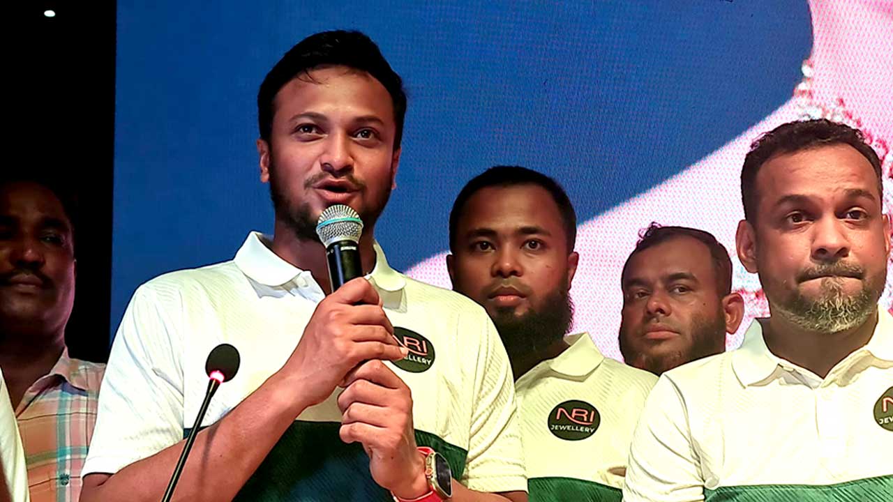 দুবাইতে স্বর্ণের দোকান উদ্বোধনে সাকিব-আশরাফুল।