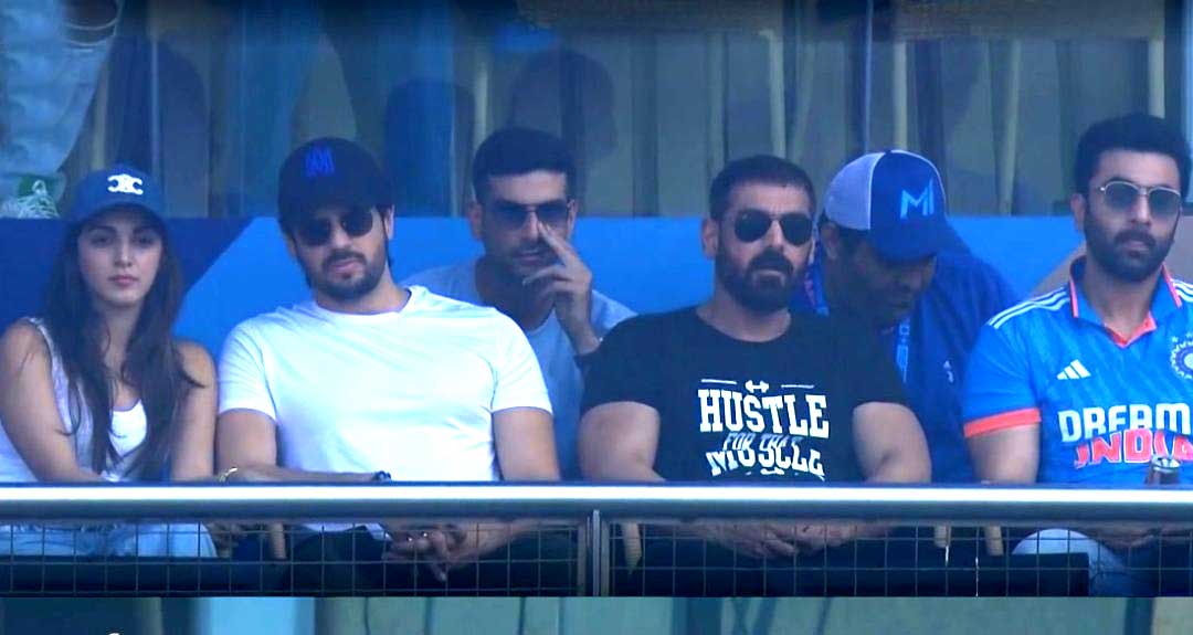 ওয়াংখেড়ে স্টেডিয়ামে সেমী ফাইনাল দেখতে বলিউড তারকাদের ভিড়।