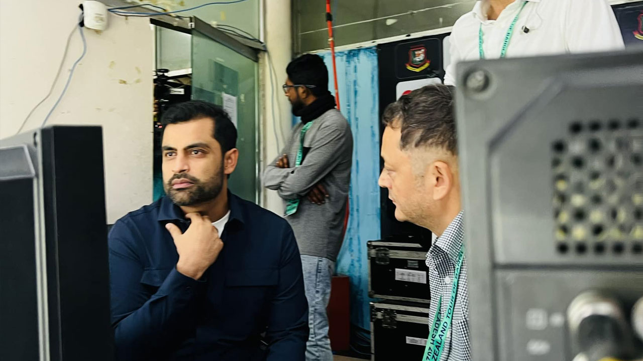 খেলতে নয় খেলার ধারাভাষ্য দিতে মিরপুরে তামিম ইকবাল।