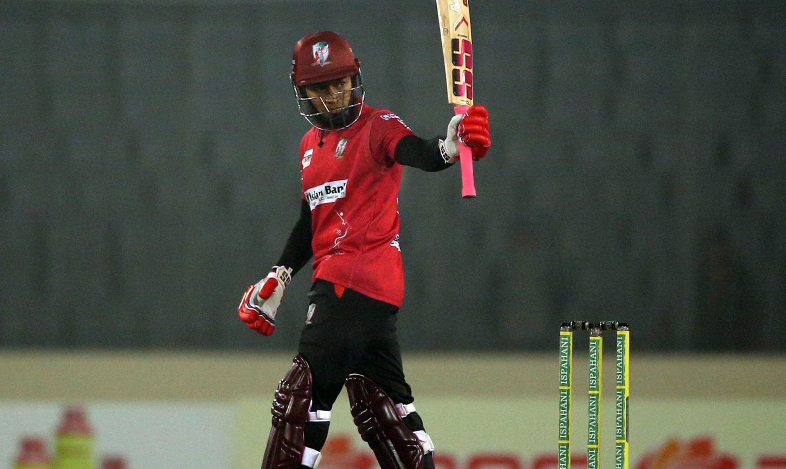 মুশফিকের হার না মানা ৬৮ রানে বড় স্কোর চট্টগ্রাম চ্যালেঞ্জার্সের।