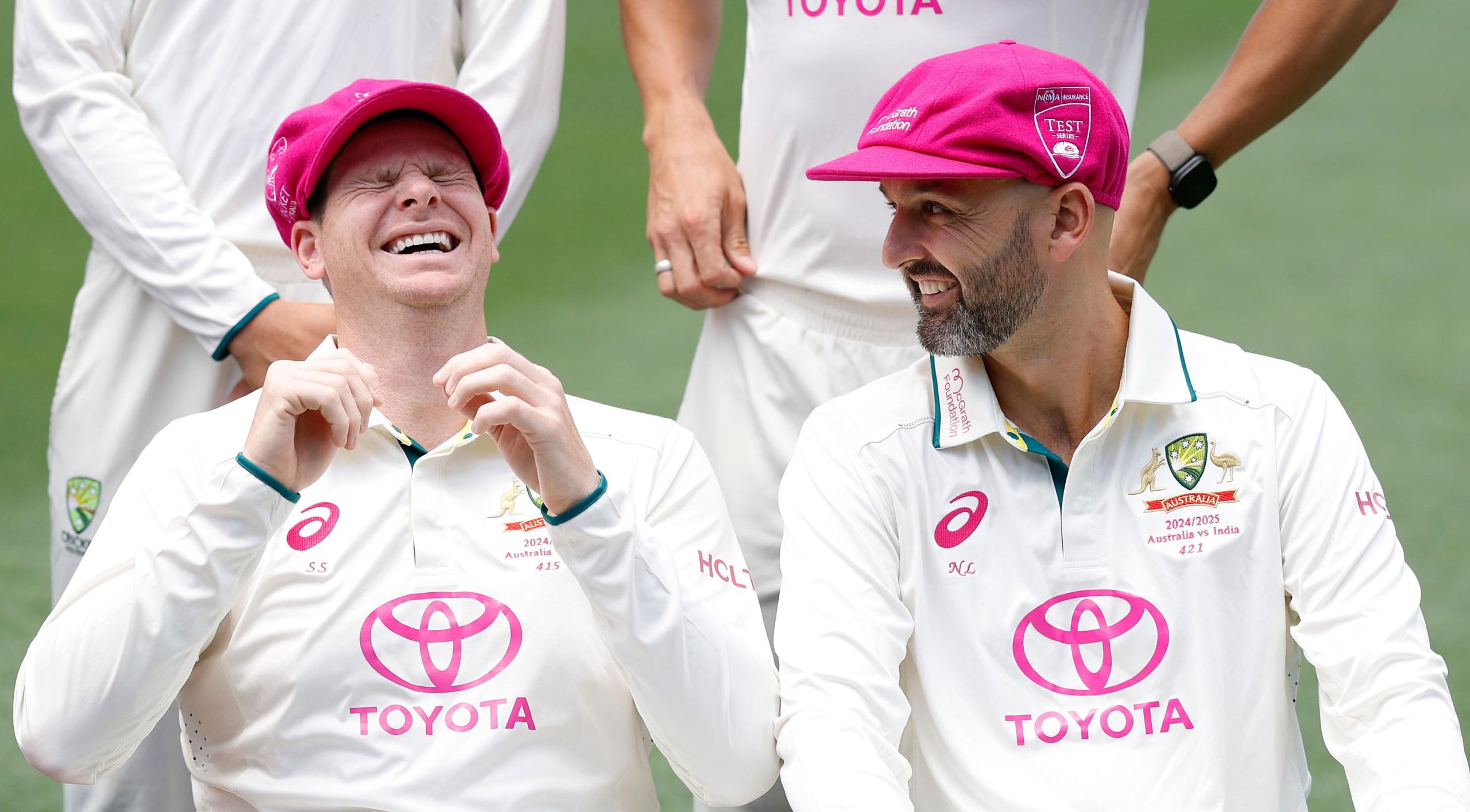 ক্যানসার সচেতনতায় সিডনিতে আইকনিক পিঙ্ক টেস্ট।