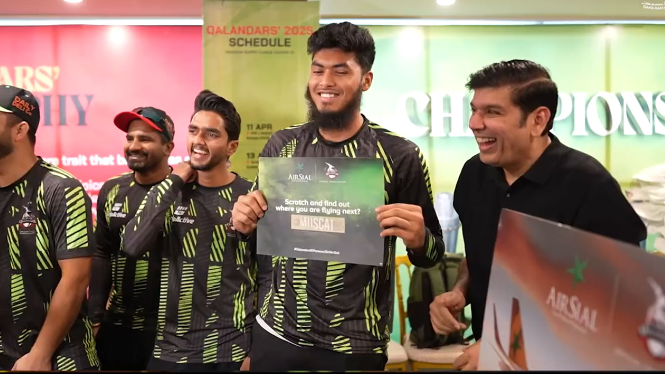 স্ক্র্যাচ কার্ড ঘষে রিশাদ জিতলেন মাসকটের বিমান টিকিট!